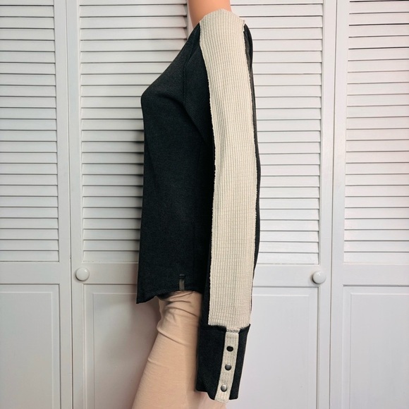 2/$25 WE THE FREE Waffle Knit Gray Long Sleeve Thermal Size Large - Picture 4 of 8